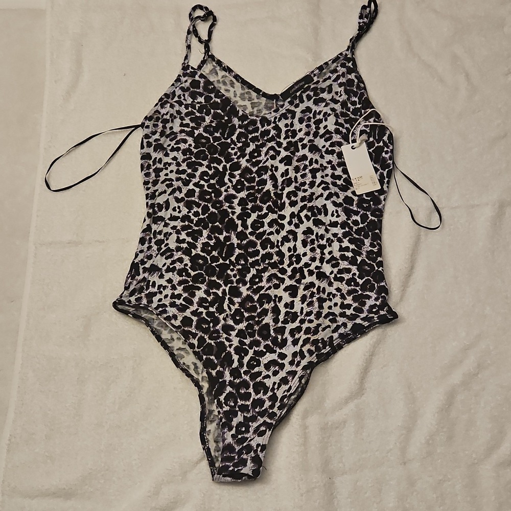 Stitch & Feather Leopard Print V-Neck Bodysuit Black White Animal Print Medium